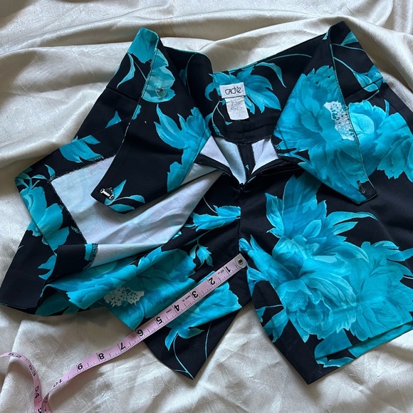 Cache Black and Teal Floral Skort - Picture 3 of 7